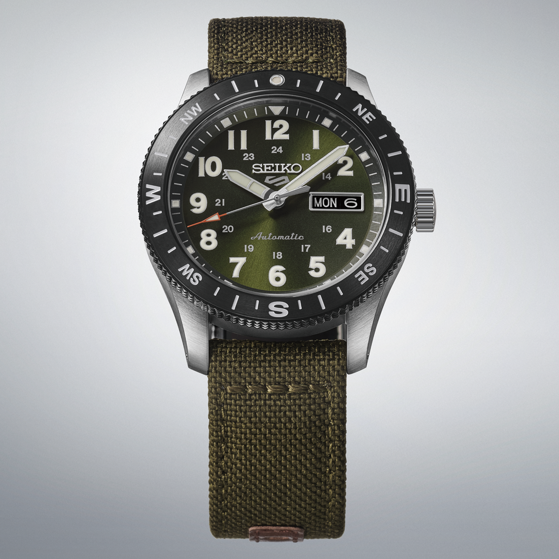 Seiko 5 Sports Field Series 41 MM Automatic SS GMT Green Dial Watch HDB008K1